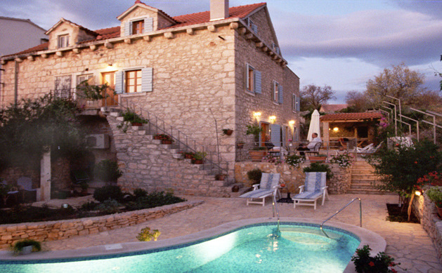 VILLA VICINA, Milna, Brač, Hrvatska – 4,014 HRK – 3x noćenje u vili s bazenom za 7 do 9 osoba, Piće dobrodošlice