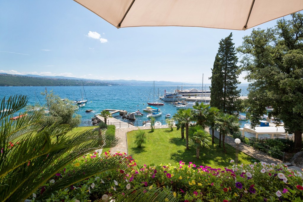 GRAND HOTEL 4 OPATIJSKA CVIJETA, Opatija, Hrvatska – 1,762 HRK – 2x noćenje u Superior ili Deluxe dvokrevetnoj sobi s polupansionom za 2 osobe, 1x spa dan za 2 osobe (3 sata)