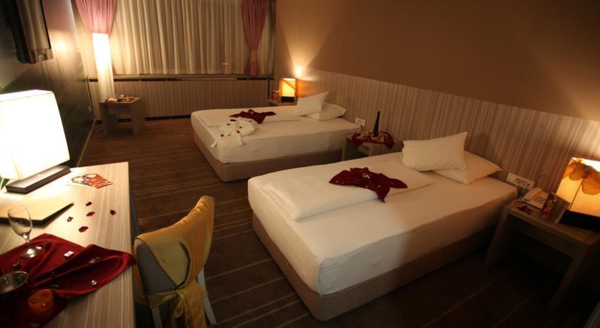 HOTEL HOLLYWOOD, Sarajevo, Bosna i Hercegovina – 685 HRK – 2x noćenje s doručkom za 2 osobe, Tradicionalni bosanski kolač