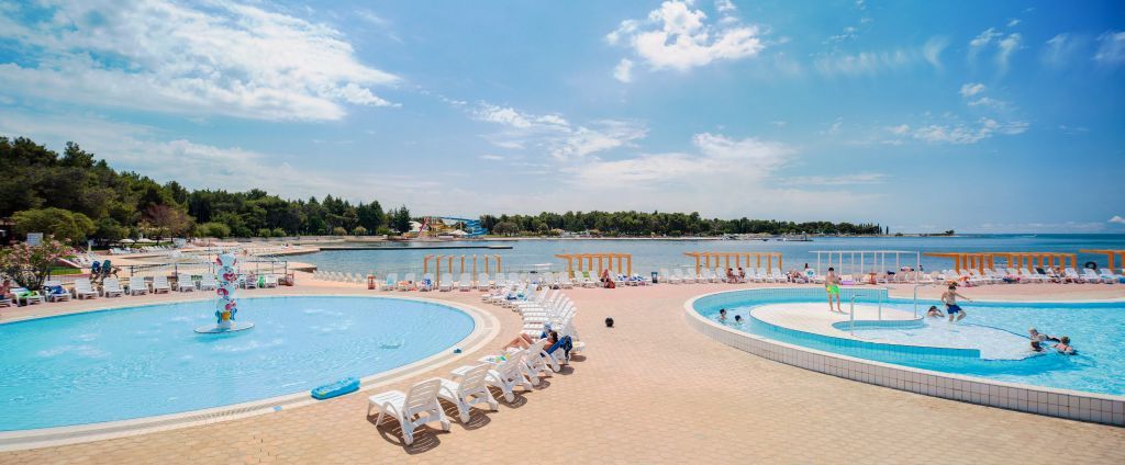 APARTMANI POLYNESIA, Umag, Hrvatska – 3,750 HRK – 4x noćenje u apartmanu za 4 osobe (2 odrasle osobe + 2 djece do 14 godina), 4x polupansion za 4 osobe
