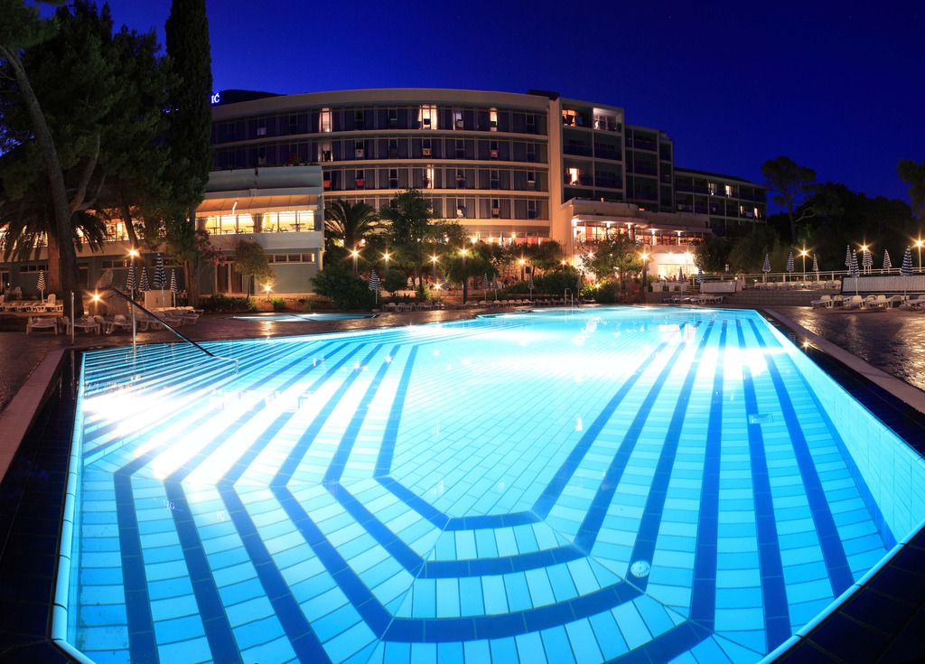 GRAND HOTEL OREBIĆ, Orebić, Hrvatska – 1,046 HRK – 2x noćenje u Superior dvokrevetnoj sobi s pogledom na more za 2 osobe, 2x all inclusive za 2 osobe (buffet doručak, buffet ručak i piće, buffet večera i piće)