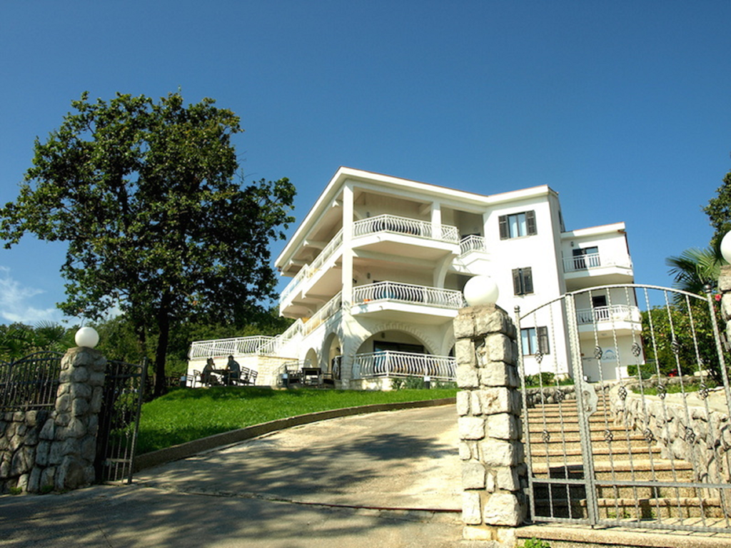 VILLA GAUSS, Ičići, Opatija, Hrvatska – 1,068 HRK – 2x noćenje u Obiteljskoj sobi za 4 osobe, Mogućnost korištenja kuhinje u objektu
