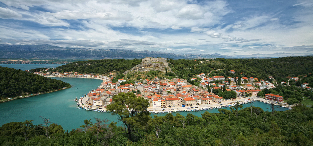 PROLJEĆE U HOTELU MAESTRAL, Novigrad, Hrvatska – 3,293 HRK – 7x noćenje s polupansionom u dvokrevetnoj sobi bez balkona za 1 osobu, Piće uz večeru: stolono bijelo i crno vino, domaće pivo, bezalkoholna pica, mineralna voda