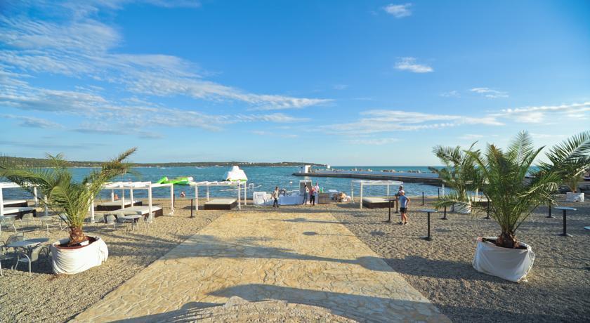 LJETO U HOTELU LAGUNA, Novigrad, Istra, Hrvatska – 3,139 HRK – 7x noćenje u dvokrevetnoj sobi bez balkona za 1 osobu, 7x polupansion za 1 osobu