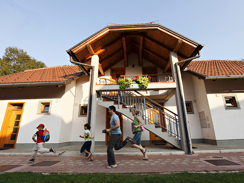 HOTELSKO NASELJE ZELENI GAJ, Banovci, Veržej, Slovenija – 1,206 HRK – 2x noćenje s polupansionom u dvokrevetnoj sobi za 2 osobe, Neograničeno kupanje u bazenskom kompleksu