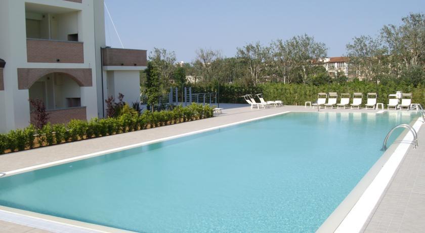 RESIDENCE CLEO, Lido degli Estensi, Italija – 1,761 HRK – 7x noćenje u apartmanu za 2 osobe, Troškovi apartmana (voda, struja, plin)