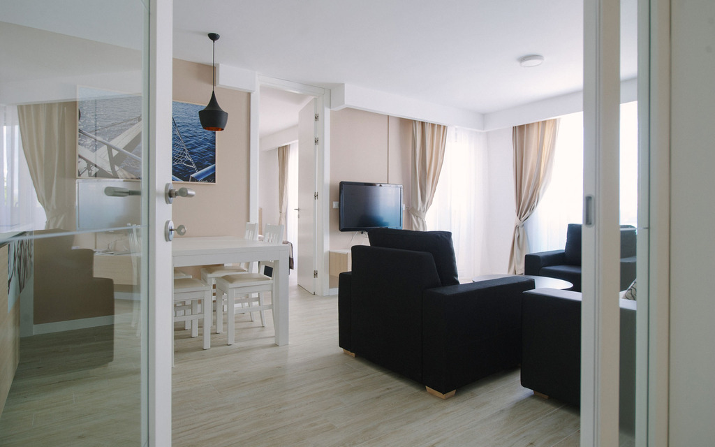 CITY BEACH APARTMENTS, Makarska, Hrvatska – 1,116 HRK – 2x noćenje u Superior apartmanu za 4 do 6 osobe, 2x doručak za 4 do 6 osobe