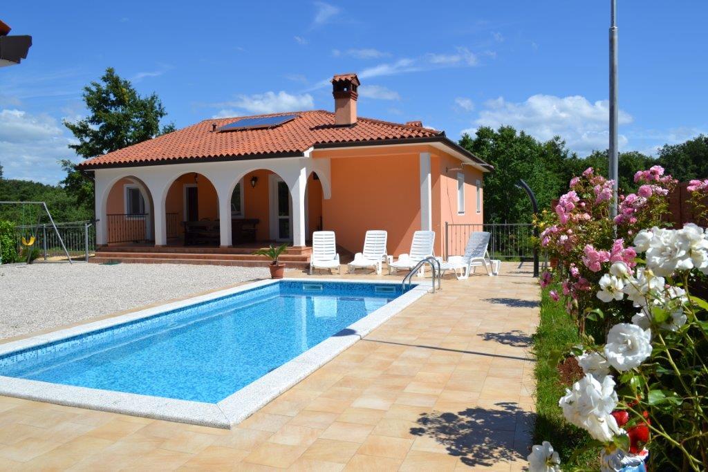 APARTMAN ZAHTILA, Labin, Hrvatska – 1,446 HRK – 3x noćenje u apartmanu s privatnim bazenom za do 7 osoba, Korištenje privatnog bazena i vanjskog roštilja