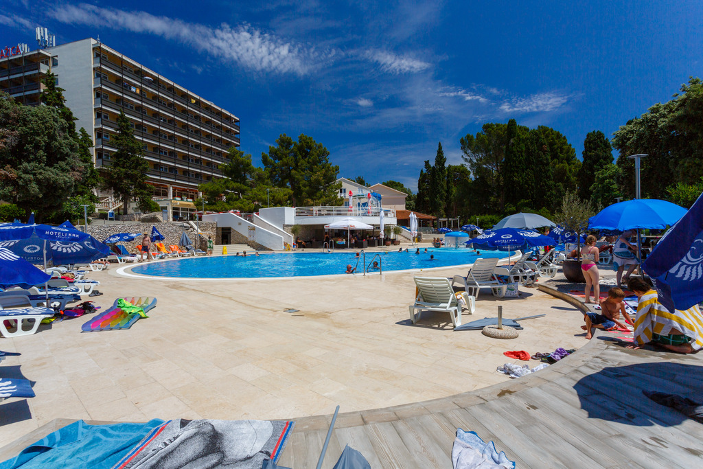 HOTEL DRAŽICA, Krk, Hrvatska – 862 HRK – 2x noćenje s polupansionom u sobi s balkonom za 2 osobe, Poklon dobrodošlice u sobi