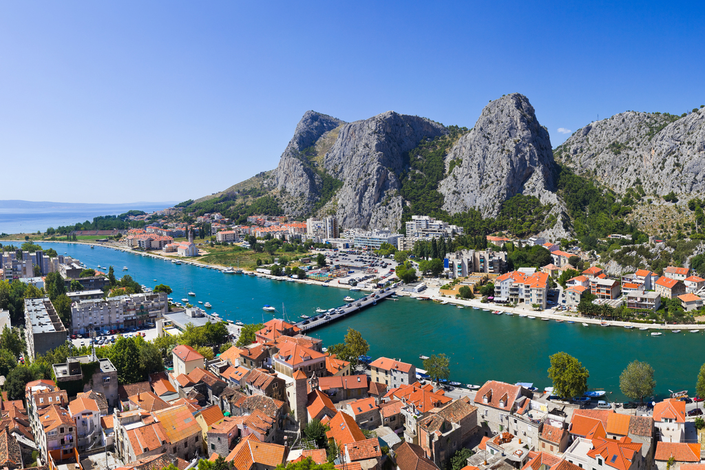 SUNNY APARTMENT, Omiš, Hrvatska – 1,792 HRK – 3x noćenje u apartmanu s balkonom i pogledom na more za do 6 osoba, Piće dobrodošlice