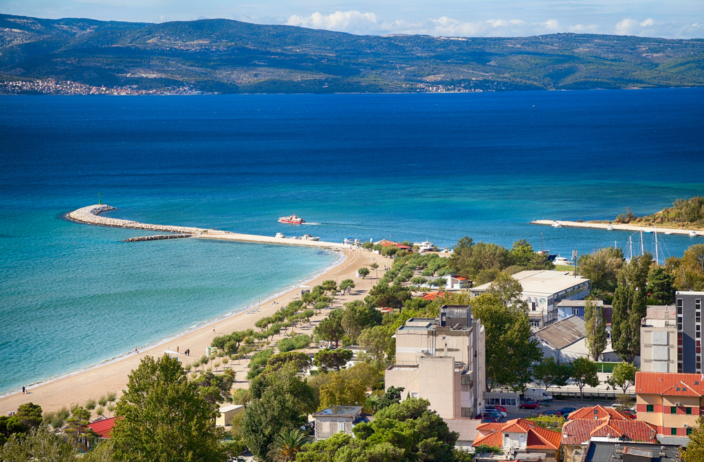 SUNNY APARTMENT, Omiš, Hrvatska – 1,980 HRK – 5x noćenje u apartmanu s balkonom i pogledom na more za do 6 osoba, Piće dobrodošlice