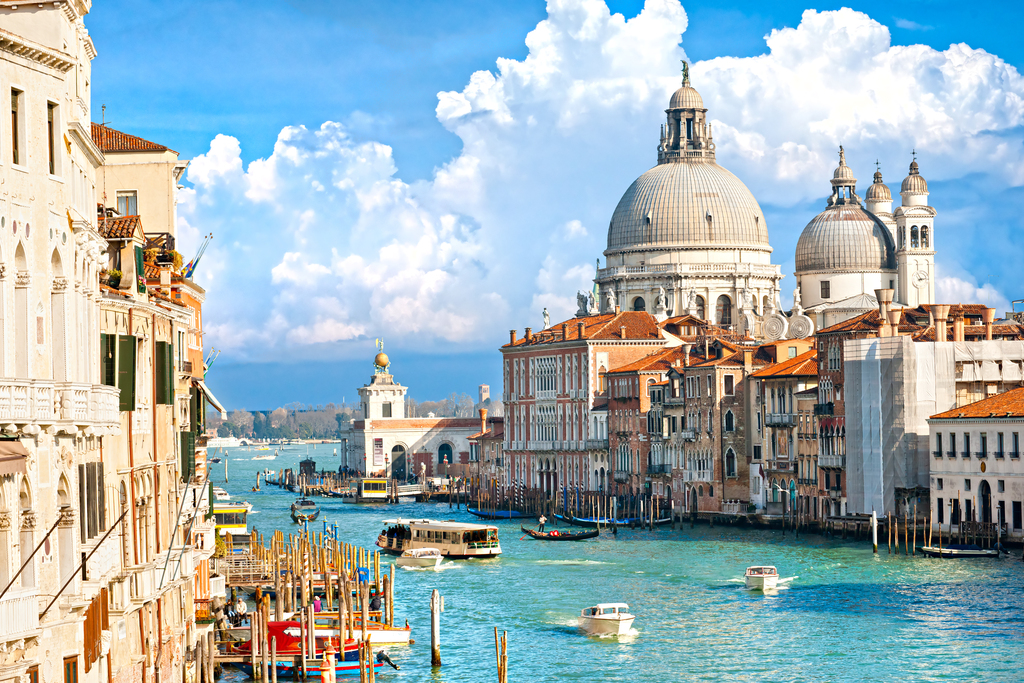 VERONA – LAGO DI GARDA – VENECIJA, Verona, Venecija, Hrvatska – 528 HRK – 1x noćenje s doručkom u dvokrevetnoj sobi u hotelu 3*/4* u okolici Verone za 1 osobu, Prijevoz turističkim autobusom prema programu za 1 osobu (Polazak iz Zagreba kroz Rijeku)