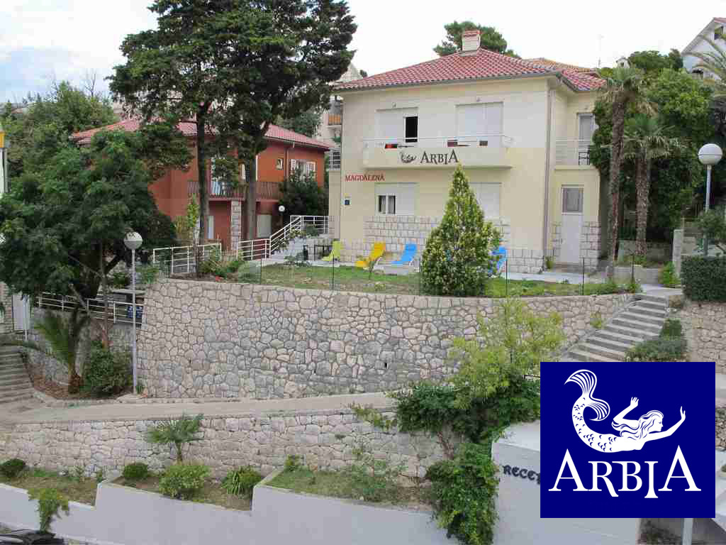 VILLE ARBIA , Rab, Hrvatska – 898 HRK – 2x noćenje za 4 osobe, Besplatan Wi-Fi
