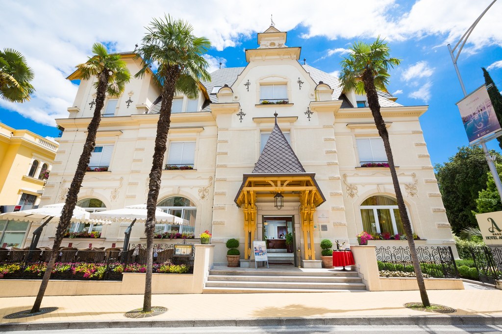 HOTEL AGAVA, Opatija, Hrvatska – 1,200 HRK – 2x noćenje u Standard dvokrevetnoj sobi s pogledom na more za 2 osobe, 2x bogat buffet doručak za 2 osobe