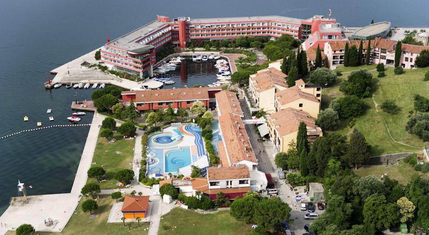 HOTEL VILE PARK, Portorož, Slovenija – 1.434 HRK – 2x noćenje u dvokrevetnoj Standard sobi za 2 osobe, 2x polupansion (bogat buffet doručak i večera u restoranu Hotela Histrion) za 2 osobe