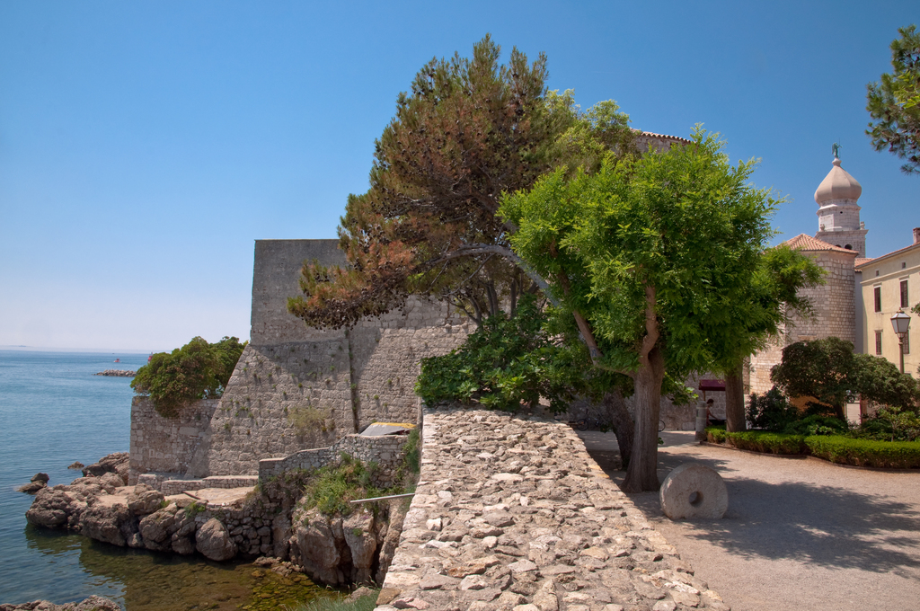HOTEL DELFIN, Omišalj, Krk, Hrvatska – 3.056 HRK – 7x noćenje u dvokrevetnoj sobi za 2 osobe, 7x polupansion (doručak i večera) za 2 osobe