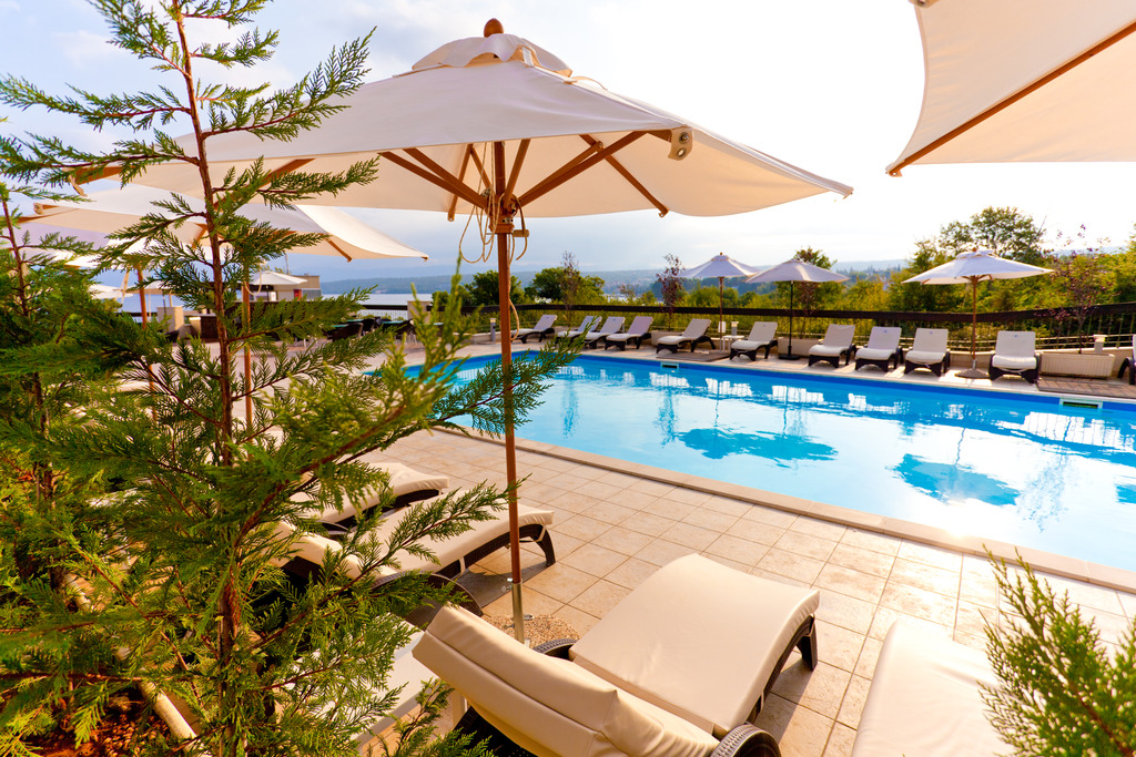BLUE WAVES RESORT, Malinska, Krk, Hrvatska – 2,250 HRK – 2x noćenje u Standardnoj dvokrevetnoj sobi za 2 osobe, 2x bogati buffet doručak i večera
