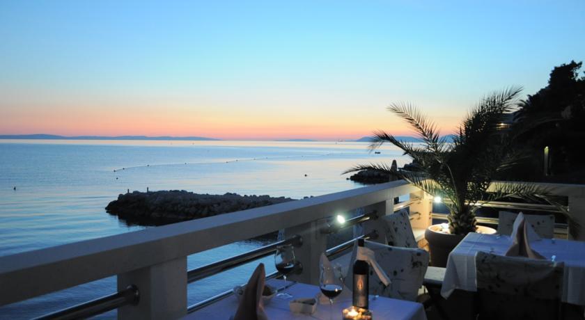 HOTEL SUNCE, Podstrana, Dalmacija, Hrvatska – 942 HRK – 2x noćenje za 2 osobe, 2x doručak za 2 osobe