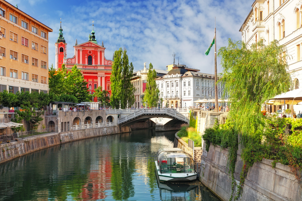 AUSTRIA TREND HOTEL, Ljubljana, Slovenija – 1,496 HRK – 1x noćenje u nadstandardnoj executive sobi za 2 osobe, 1x buffet doručak za 2 osobe