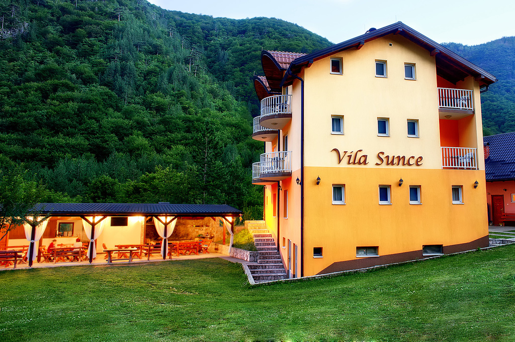 VILA SUNCE, Boračko jezero, Konjic, Bosna i Hercegovina – 378 HRK – 2x noćenje za 2 osobe, 2x doručak za 2 osobe