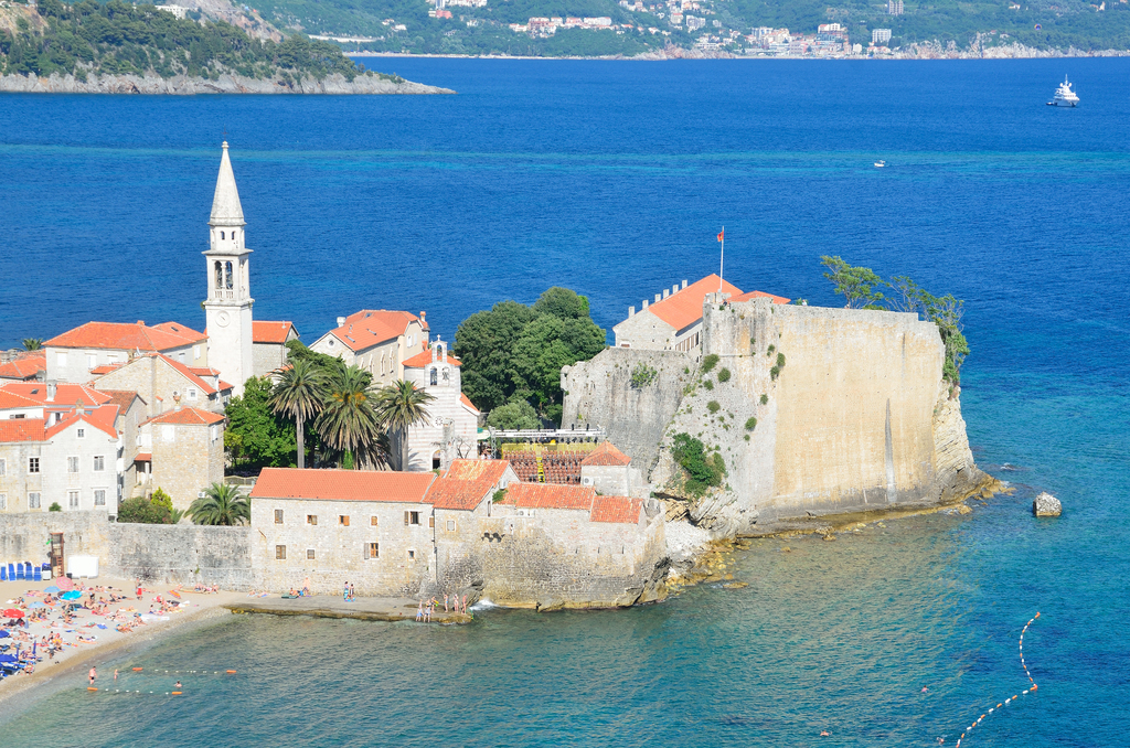 HOTEL BRACERA, Budva, Crna Gora – 3.921 HRK – 3x noćenje u standard double/twin sobi za 2 osobe, 3x doručak za 2 osobe