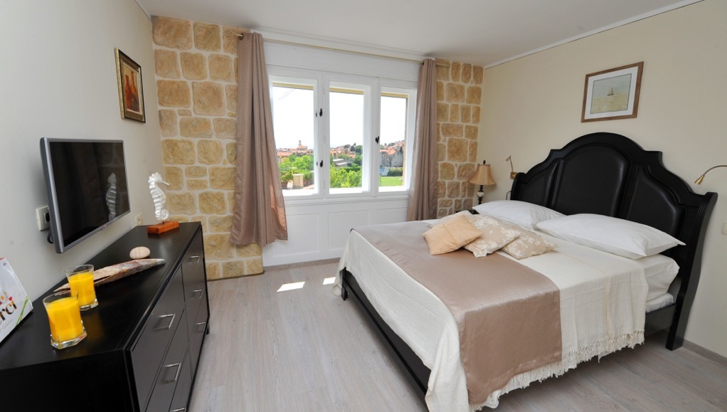 LUXURIA APARTMENTS INN , Split, Hrvatska – 565 HRK – 3x noćenje u luksuznoj sobi s pogledom na more i grad za 2 osobe, Besplatan Wi-Fi