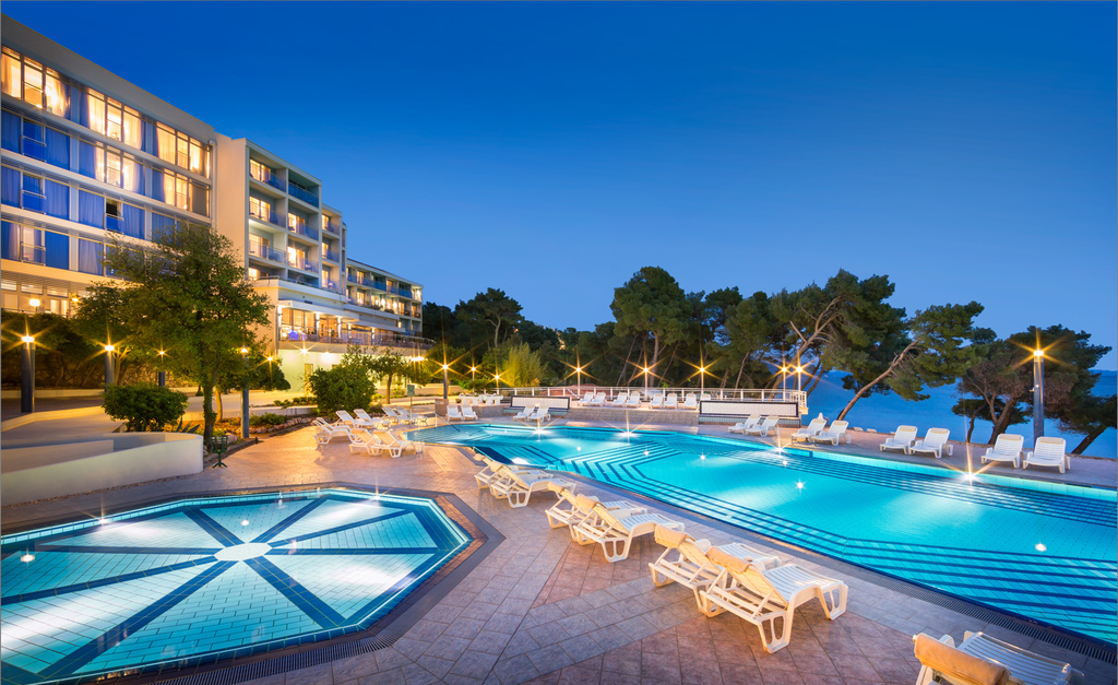 AMINESS GRAND AZUR HOTEL, Orebić, Hrvatska – 1,595 HRK – 2x noćenje u dvokrevetnoj Superior sobi (strana more) za 2 osobe, 2x all inclusive light (buffet doručak, buffet ručak i piće, buffet večera i piće) za 2 osobe