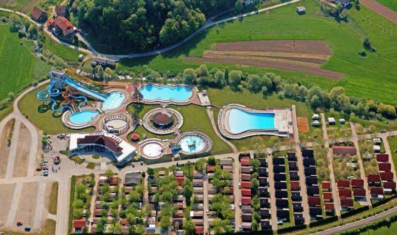 KAMP NATURA , Podčetrtek, Slovenija – 1.819 HRK – 5x noćenje u potpuno renoviranom apartmanu za do 6 osoba, Cijelodnevne karte za kupanje za Aqualunu za sve dane boravljenja za 4 osobe (6 dana kupanja)