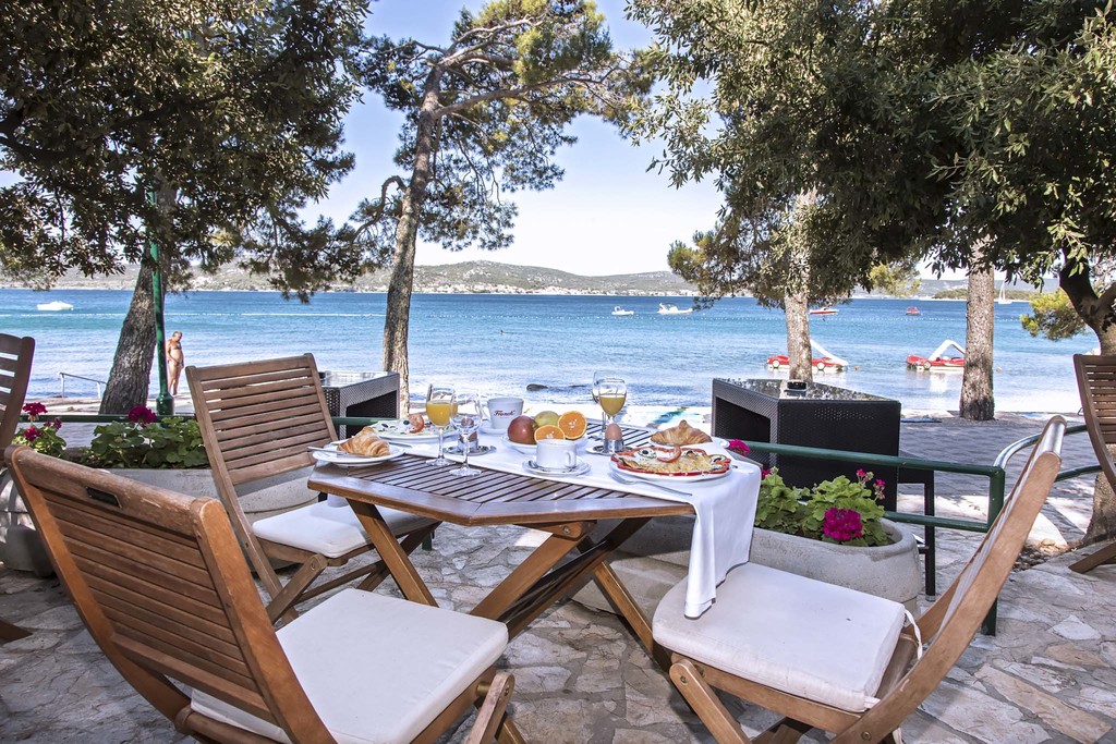Camping_restaurant_1.jpg_1459321549.jpg