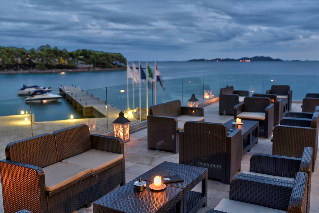 1. MAJ U CRVENA LUKA HOTEL & RESORTU, Biograd na Moru, Hrvatska – 2,251 HRK – 2x noćenje u Superior sobi s pogledom na more i polupansionom za 2 osobe, Korištenje wellnessa (unutarnji bazen, relax zona, teretana)