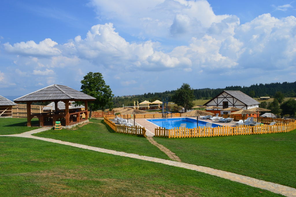 SPORTSKO-REKREATIVNI CENTAR AJDINOVIĆI, Olovo, Bosna i Hercegovina – 2,183 HRK – 4x noćenje u Hotelu ili bungalovima za 2 osobe, 4x all inclusive (doručak, ručak, večera, topli napitci i osvježavajuća pića) za 2 osobe