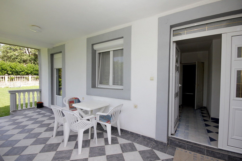 KONOBA AKUSTIK, Sutomore, Crna Gora – 2.079 HRK – 7x noćenje u dvokrevetnoj sobi za 2 osobe, 7x polupansion za 2 osobe