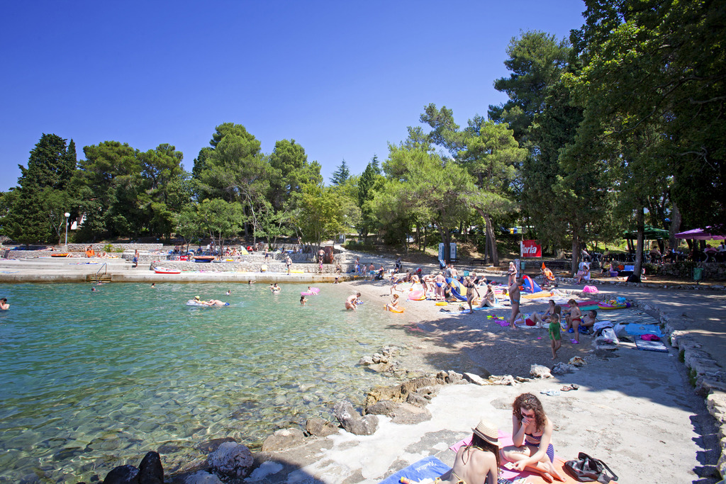HOTEL ADRIA, Malinska, otok Krk, Hrvatska – 1.694 HRK – 4x noćenje u sobi Standard ili More (ovisno o raspoloživosti) za 2 osobe, 4x doručak za 2 osobe