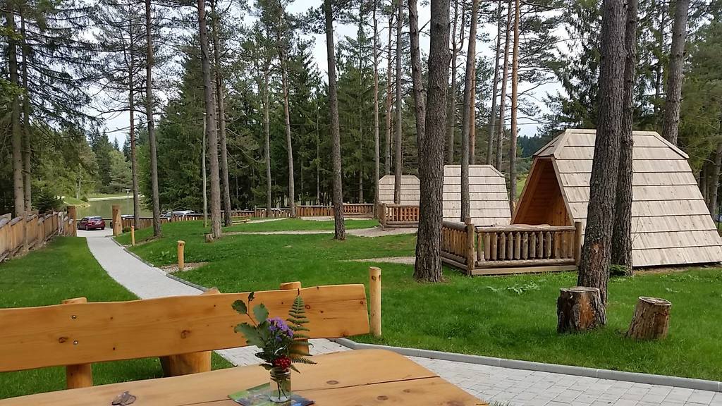 GLAMPING ODMOR UZ BLOŠKO JEZERO, Nova vas, Slovenija – 892 HRK – 2x noćenje u drvenoj kućici za 2 osobe, 2x polupansion za 2 osobe