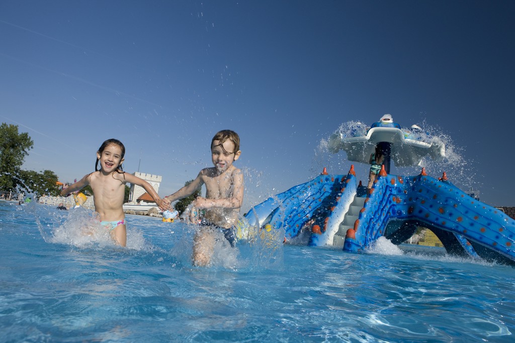 TERME ČATEŽ – HOTEL ČATEŽ, Čatež ob Savi, Slovenija – 1.395 HRK – 2x noćenje s polupansionom u dvokrevetnoj sobi s balkonom/terasom za 2 osobe, Neograničeno kupanje u bazenskom kompleksu Hotela Čatež