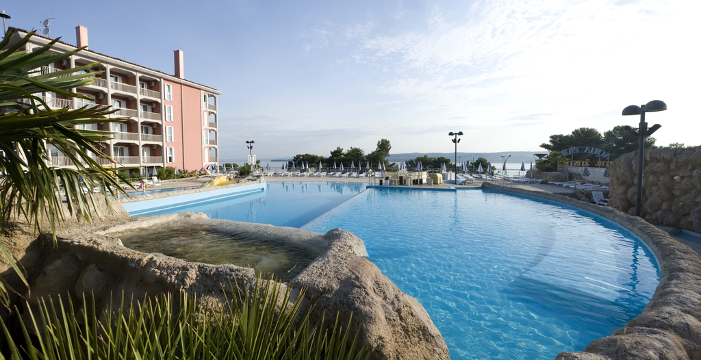 AQUAPARK HOTEL ŽUSTERNA, Koper, Slovenija – 1.337 HRK – 2x noćenje s polupansionom u dvokrevetnoj sobi bez balkona za 2 osobe, Neograničeno korištenje bazena u Aquapark Hotelu Žusterna