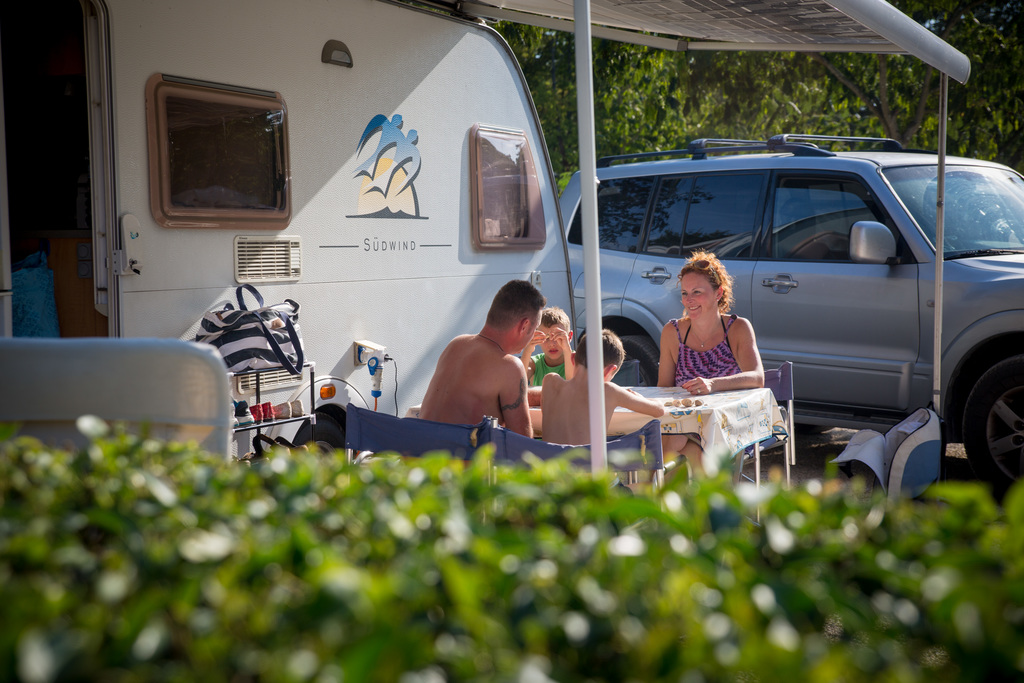 Mobilne Kućice – Polidor Camping Park – Pets friendly , Funtana, Hrvatska – 776 HRK – 2x noćenje u mobilnim kućicama (pets friendly) za 4 osobe, Knjižica s raznim popustima