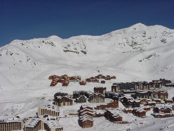 APARTMANI SKIFUN, Val Thorens, Francuska – 10,902 HRK – 7x noćenje za 4 osobe u Apartmanu 6A za do 6 osoba, 6-dnevne skijaške karte Val Thorens za 4 osobe
