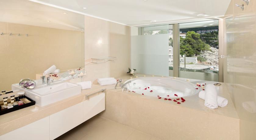VIKEND PAKET – HOTEL RIXOS LIBERTAS, Dubrovnik, Hrvatska – 1,641 HRK – 2x noćenje u dvokrevetnoj Superior sobi s balkonom i pogledom na more za 2 osobe, 2x polupansion za 2 osobe
