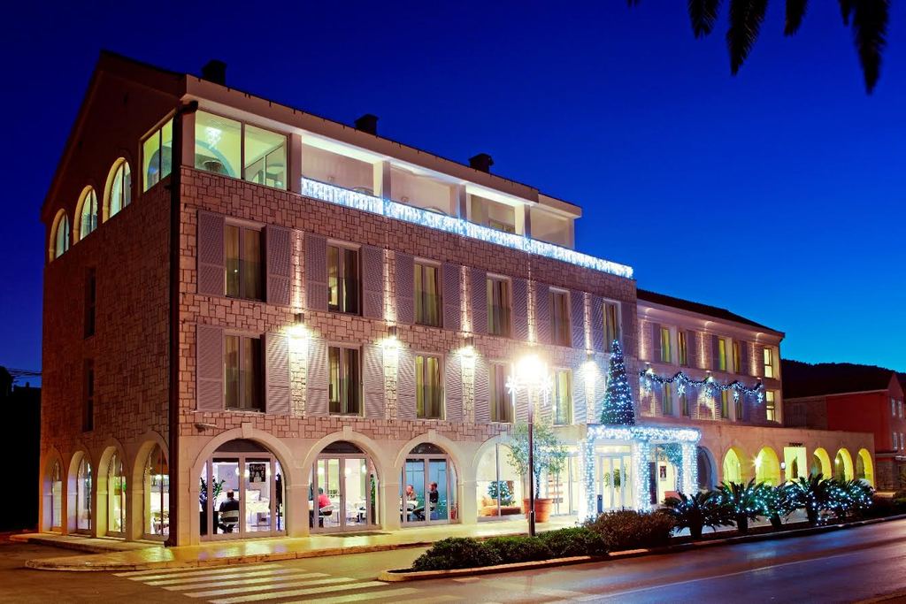 NOVA GODINA U HOTELU KORKYRA VELA LUKA, Vela Luka, otok Korčula, Hrvatska – 1,999 HRK – 2x noćenje u sobi s pogledom na more ili vrt za 2 osobe, 2x buffet doručak i večera za 2 osobe