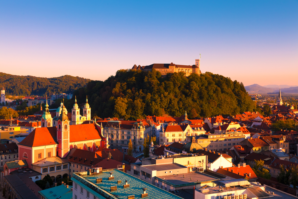 ART HOTEL, Ljubljana, Slovenija – 595 HRK – 1x noćenje s doručkom u dvokrevetnoj Classic sobi za 2 osobe, Košarica voća