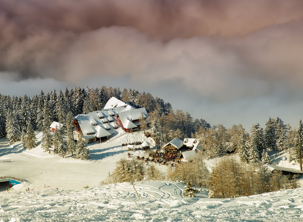 HOTEL KRVAVEC – SKI PAKET, Cerklje na Gorenjskem, Slovenija – 1,498 HRK – 2x noćenje u dvokrevetnoj sobi za 1 osobu, 2x polupansion za 1 osobu