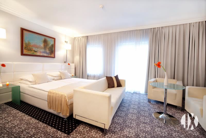 ROMANTIČNA ZIMA U HOTELU PHOENIX, Zagreb, Hrvatska – 1,280 HRK – 2x noćenje u dvokrevetnoj sobi s uključenom romantičnom dekoracijom za 2 osobe, 2x bogat buffet doručak ”Art of Breakfast” za 2 osobe