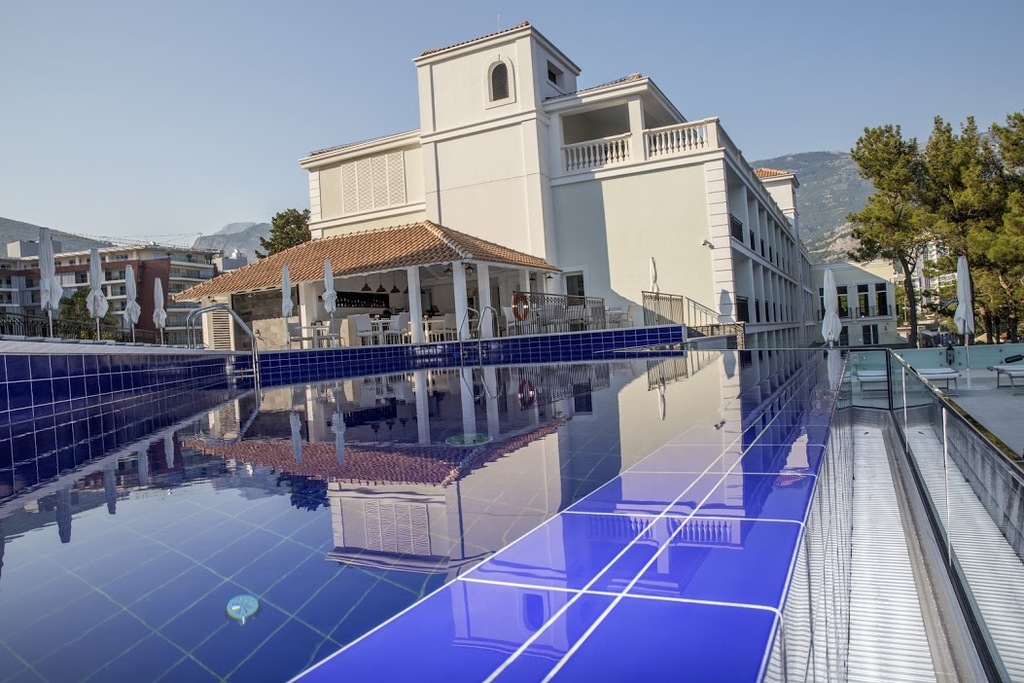 HOTEL BUDVA, Budva, Crna Gora – 655 HRK – 1x noćenje u dvokrevetnoj Superior sobi s pogledom na more za 2 osobe, 1x polupansion (buffet doručak s izborom toplih jela a la carte ili večera na bazi buffet-a ili set meni-ja) za 2 osobe