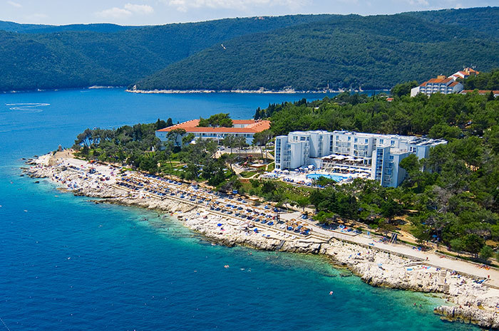 VALAMAR SANFIOR HOTEL – VIKEND PAKET, Rabac, Istra, Hrvatska – 1.197 HRK – 2x noćenje u dvokrevetnoj sobi s pogledom na park za 2 osobe, 2x polupansion za 2 osobe