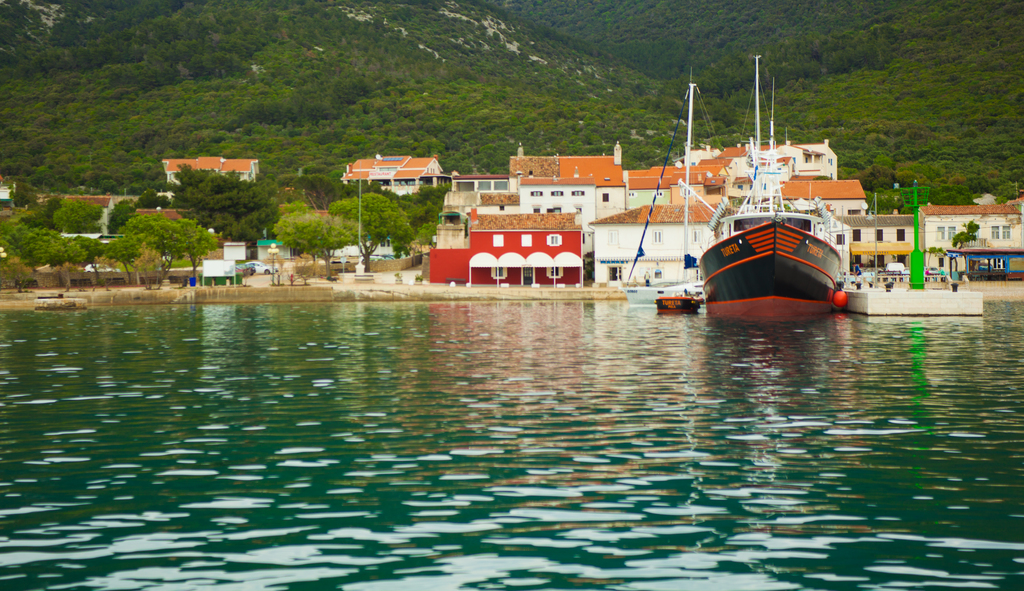 ODMOR NA CRESU – HOTEL ZLATNI LAV , Martinšćica, Cres, Hrvatska – 851 HRK – 2x noćenje za 2 osobe, 2x doručak za 2 osobe