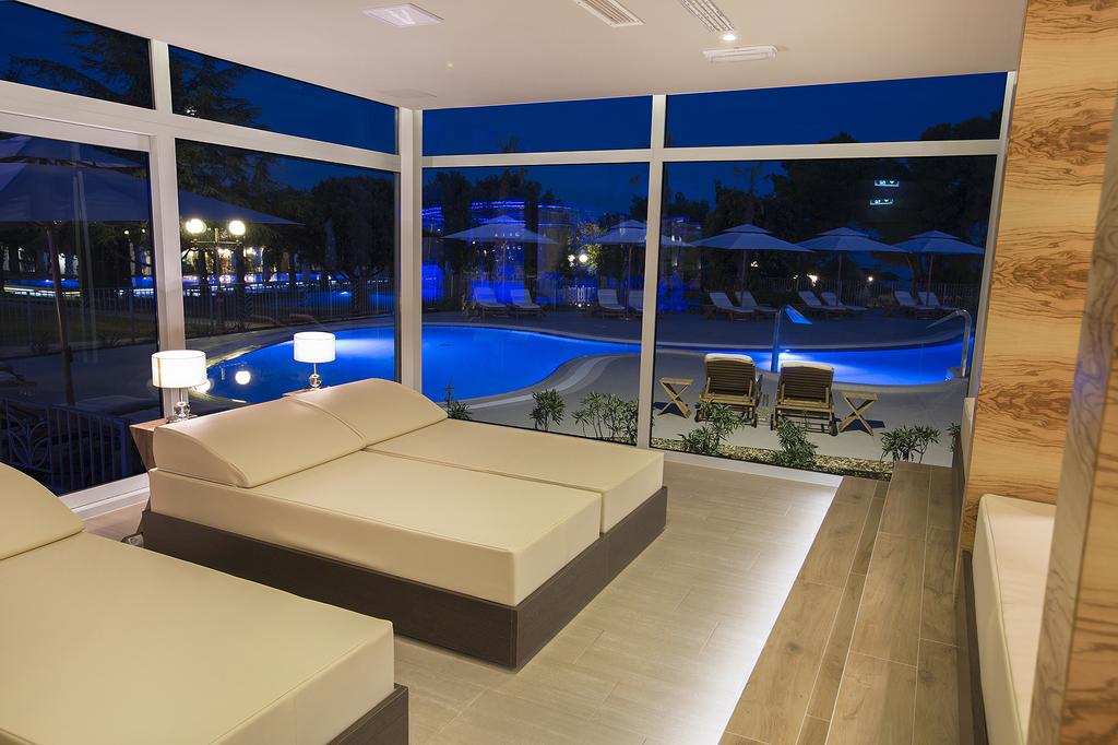 SOLARIS RESORT – 1. MAJ U LIFESTYLE HOTELU JURE, Šibenik, Hrvatska – 2.295 HRK – 3x noćenje u dvokrevetnoj Large sobi (pogled park) s balkonom za 2 osobe, 3x buffet doručak za 2 osobe