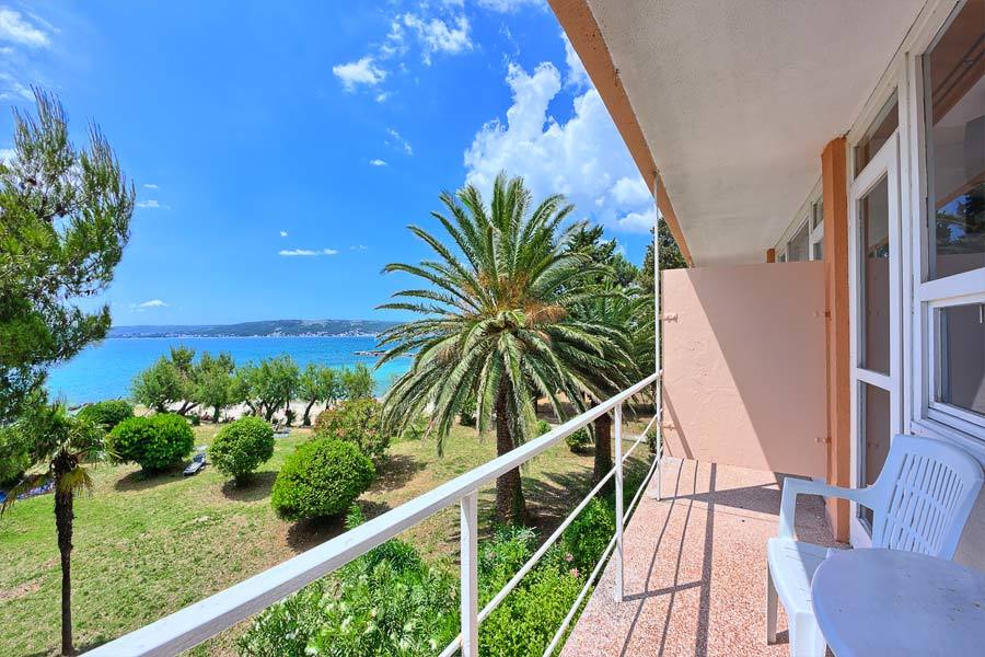 RESNIK RESORT, Kaštel Štafilič, Dalmacija, Hrvatska – 5.925 HRK – 7x noćenje u paviljonu za 3 osobe (2 odrasle osobe i 1 dijete do 5,99 godina), 7x all inclusive (buffet doručak, ručak i večera) za 3 osobe (2+1)