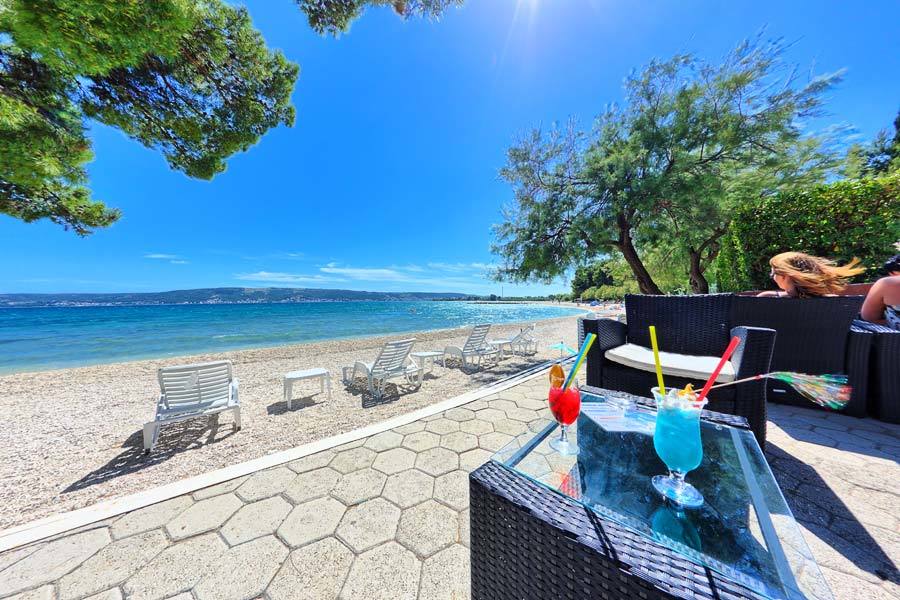 RESNIK RESORT, Kaštel Štafilič, Dalmacija, Hrvatska – 5.405 HRK – 7x noćenje u paviljonu za 3 osobe (2 odrasle osobe i 1 dijete do 5,99 godina), 7x all inclusive (buffet doručak, ručak i večera) za 3 osobe (2+1)