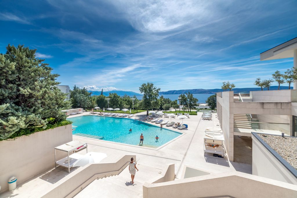 hotel_the_view_splash_pool.jpg_1490178391.jpg